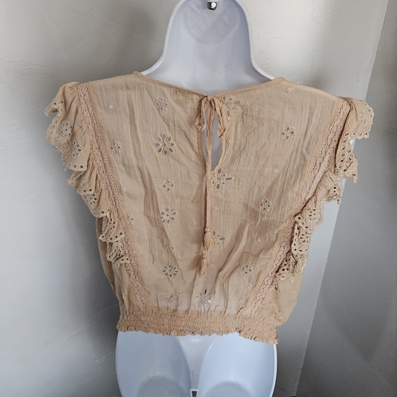 Aerie Women's Medium Beige Short Sleeve Blouse Eyelet Boho Top Keyhole Bow Girly - Picture 5 of 7